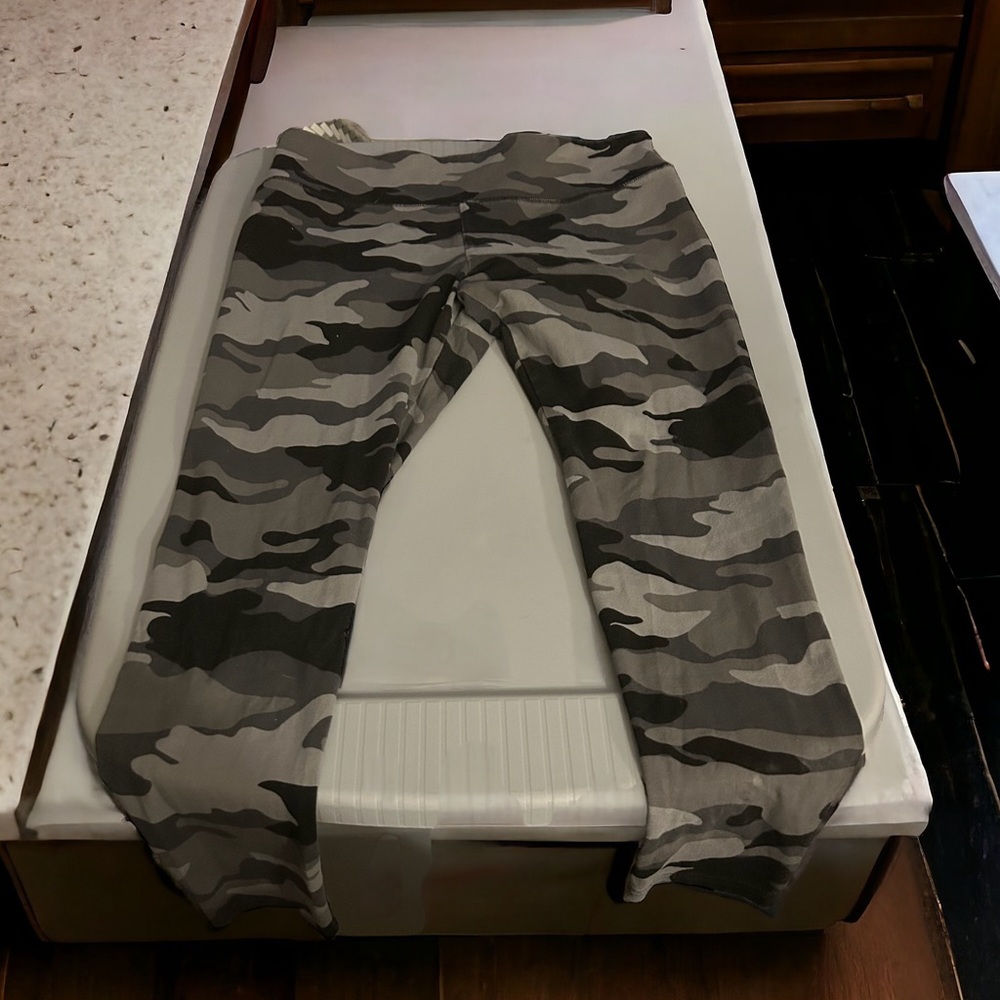Wild Fable camouflage leggings from Target. Size Large.